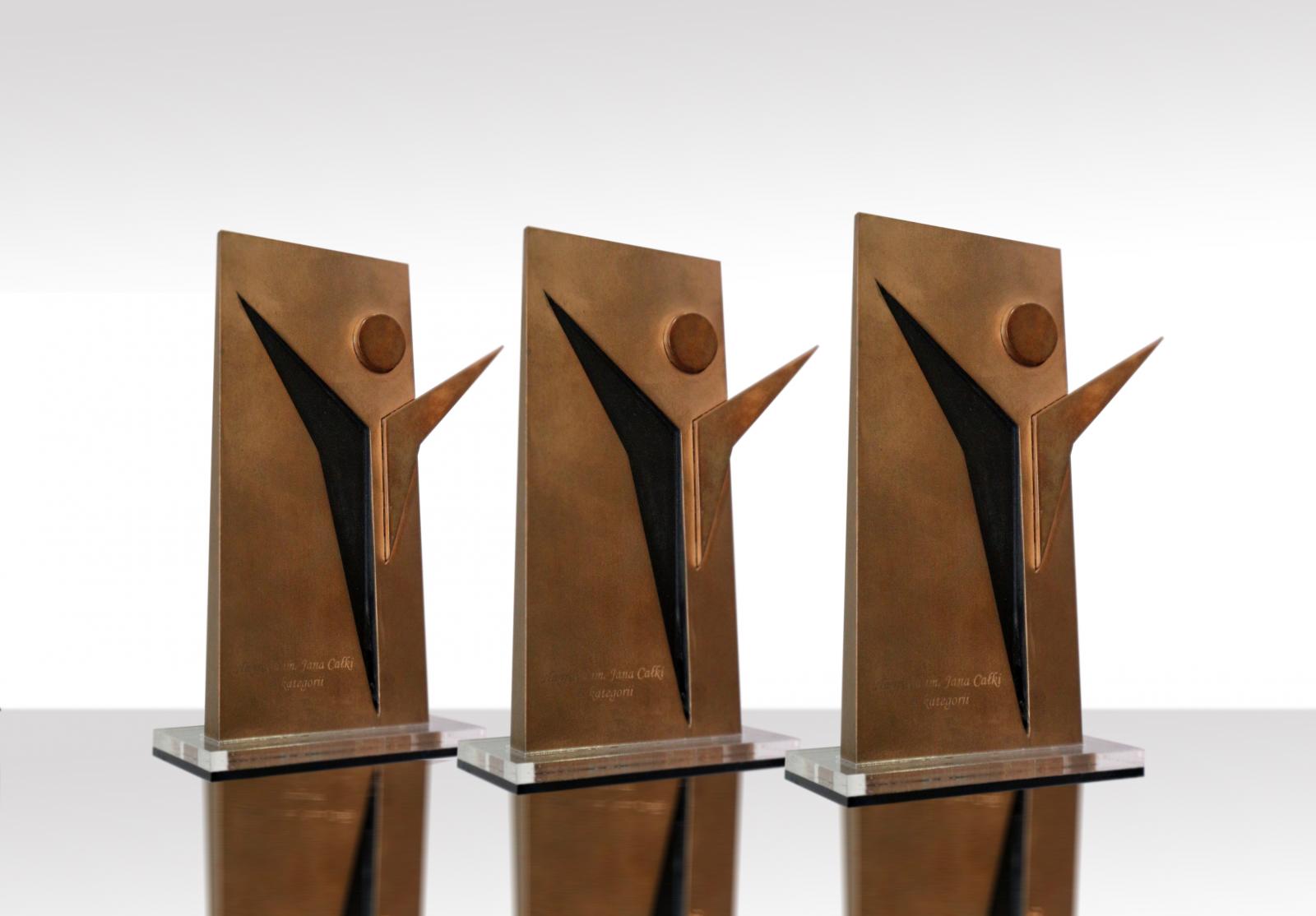 statuetki Nagrody imienia Jana Całki