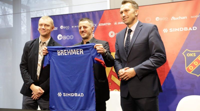 nowy trener odry opole podczas konferencji prasowej 