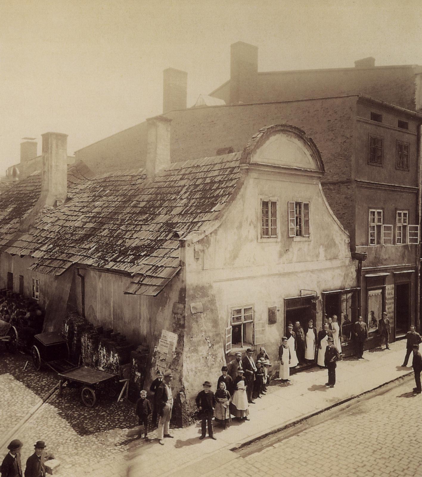Nieistniejąca zabudowa skrzyżowania ulicy E. Osmańczyka (Karlsstr.) i K. Malczewskiego (Sebastianstr.), ok. 1875r.
