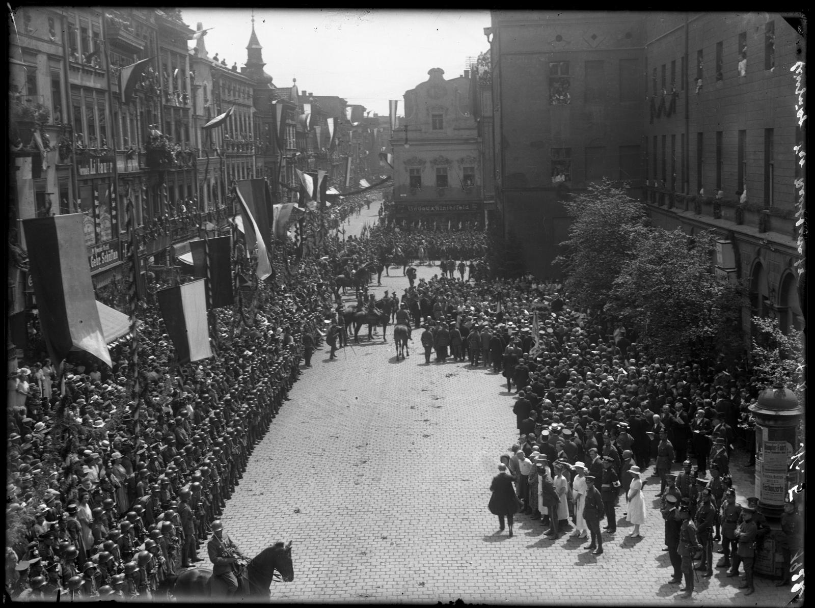 Uroczystości na rynku w czerwcu 1922 roku.