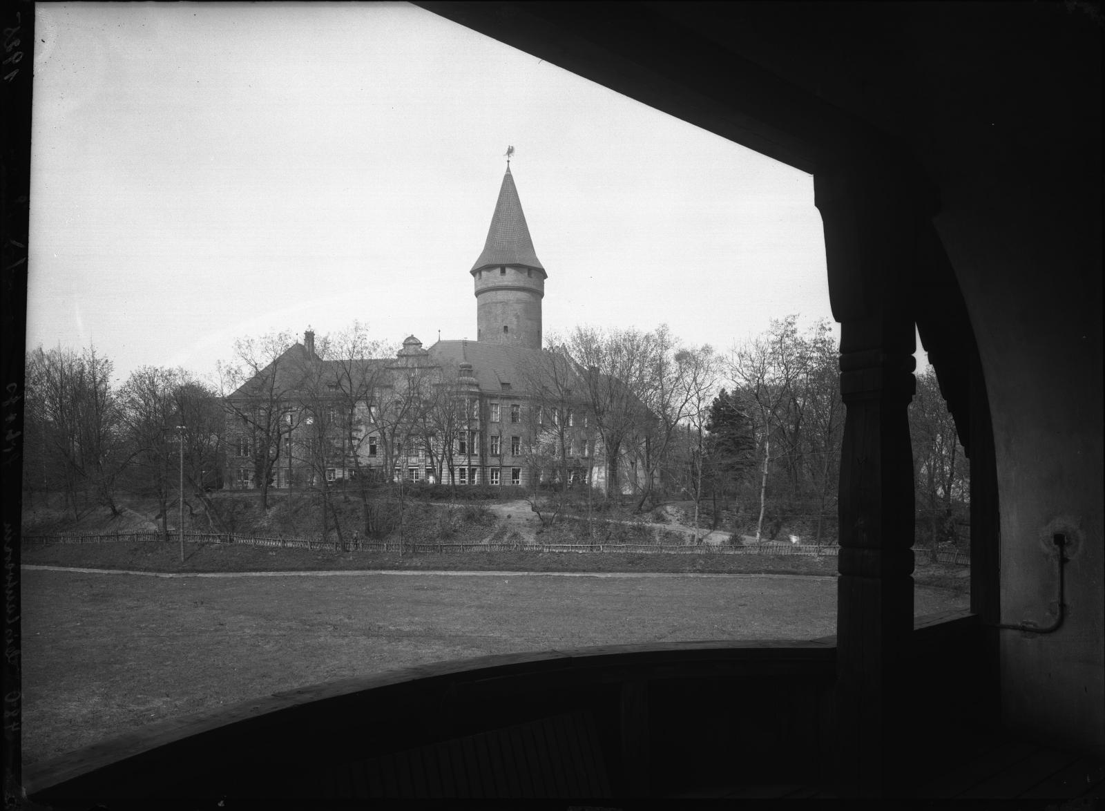 Widok od strony stawu zamkowego, lata 20. XX wieku.