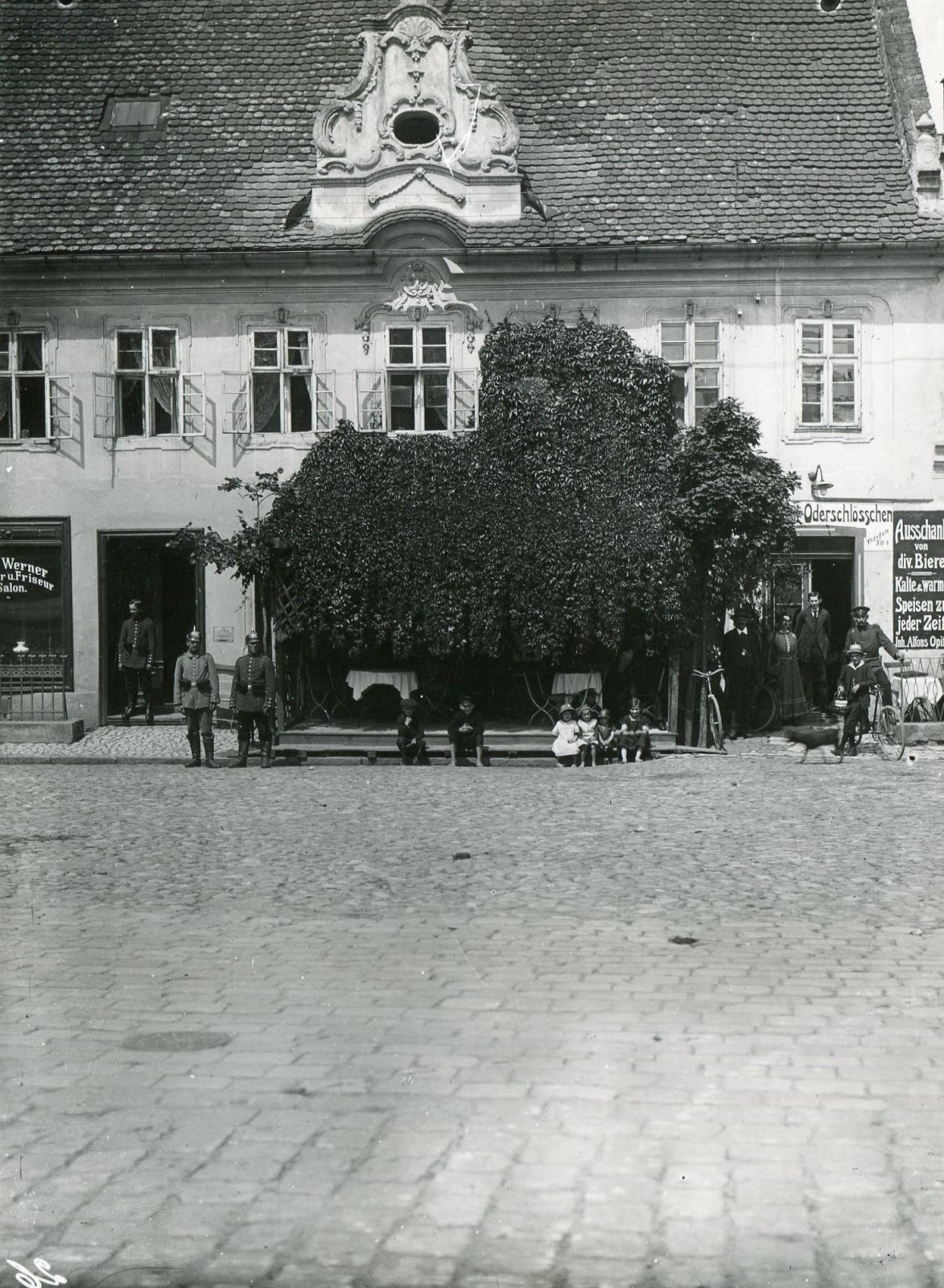 Nieistniejące budynki przy placu J. Piłsudskiego, lata 20. XX wieku