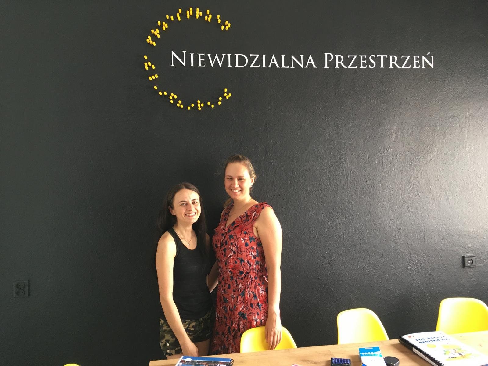 Niewidzialna Przestrzeń - dwie osoby na zdjęciu