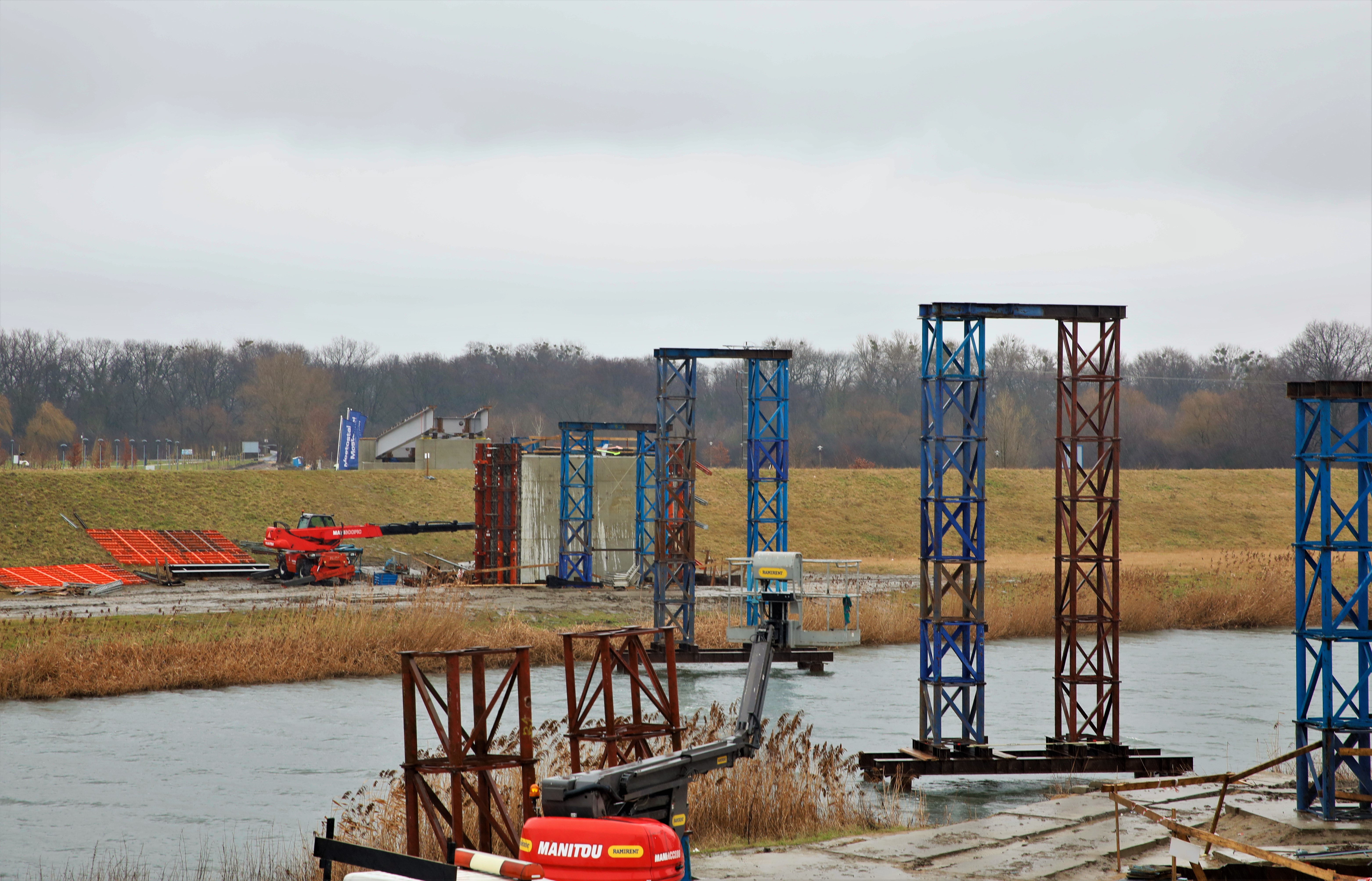 Budowa przeprawy przez Kanał Ulgi