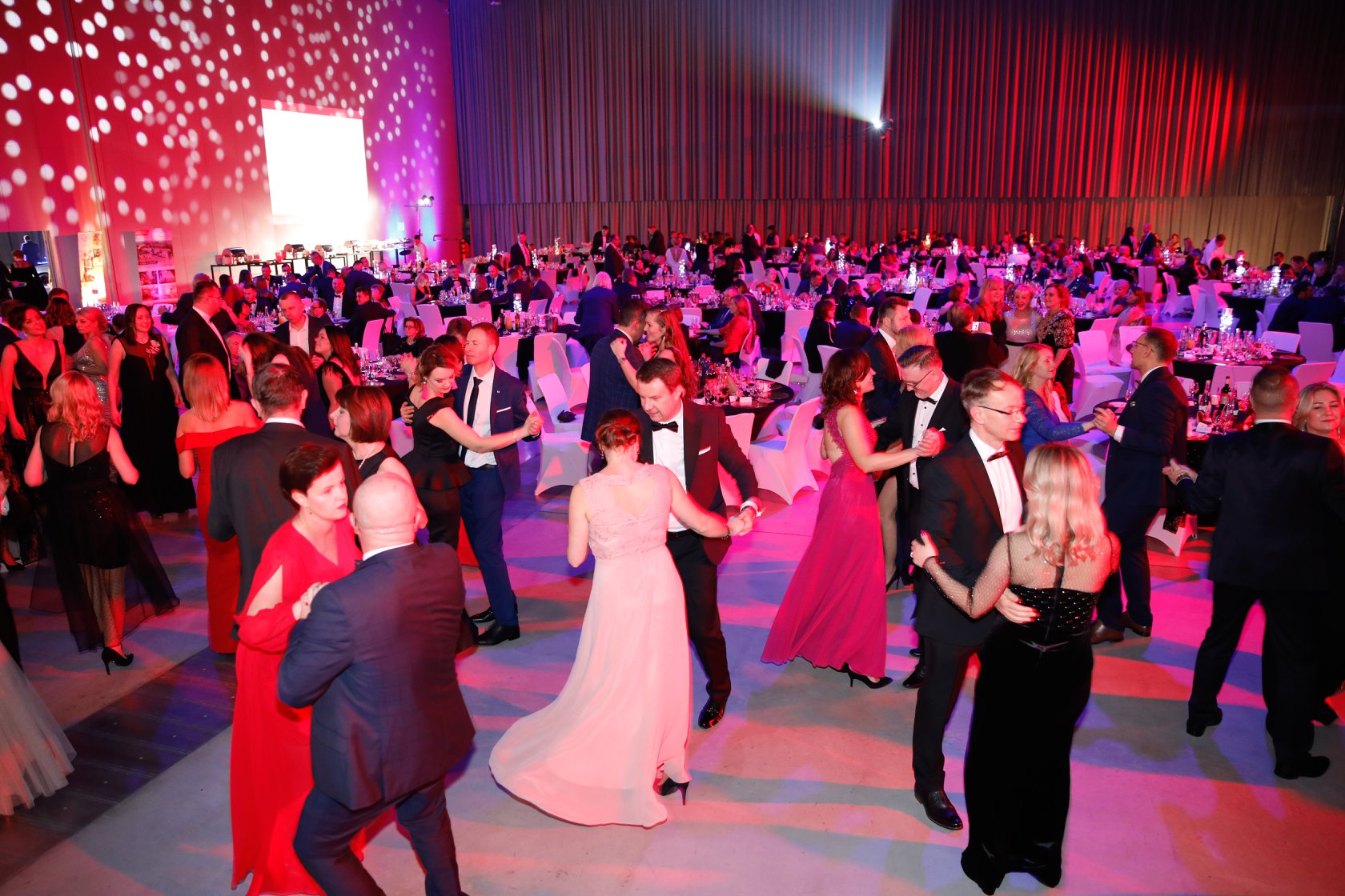 Parkiet pełen par był czymś, co towarzyszyło nam przez cały bal