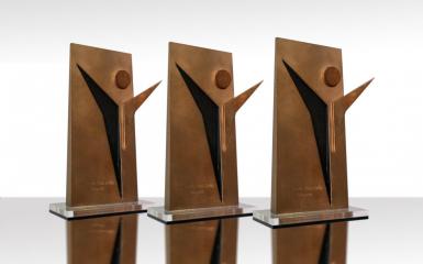 statuetki Nagrody imienia Jana Całki