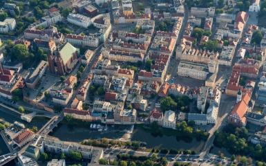 zdjęcie lotnicze starego miasta 