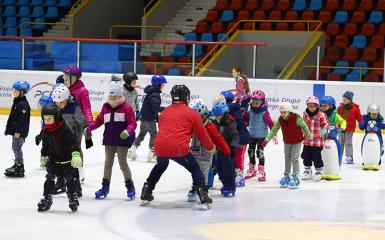 Ślizgawki na lodowisku Toropol
