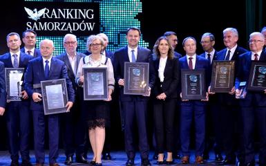 wręczenie nagrody , zdjęcie wspólne