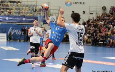 Na zdjęciu Szymon Dziadkiewicz, najlepszy strzelec Gwardii Opole w drugim meczu Pucharu EHF. Fot. Mariusz Matkowski.