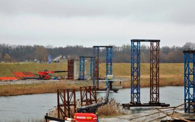 Budowa przeprawy przez Kanał Ulgi