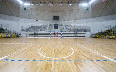 Wnętrze - trybuny w Stegu Arenie