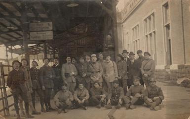 Żołnierze na dworcu w Opolu 