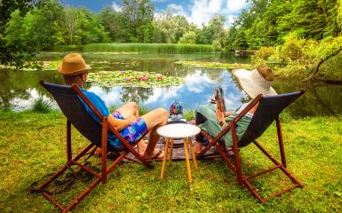 Wyspa Bolko para na leżakach