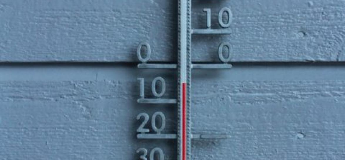 termometr ukazujący niską temperaturę