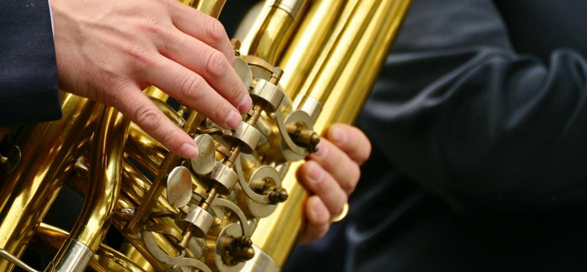 Osoba grająca na instrumencie