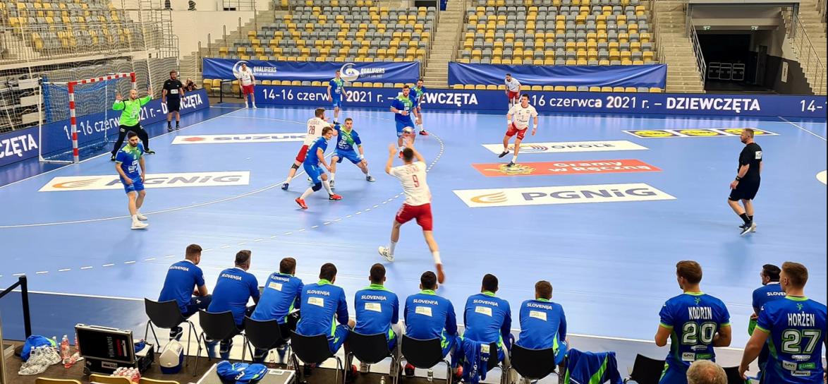 piłkarze reprezentacji w staegu arenie