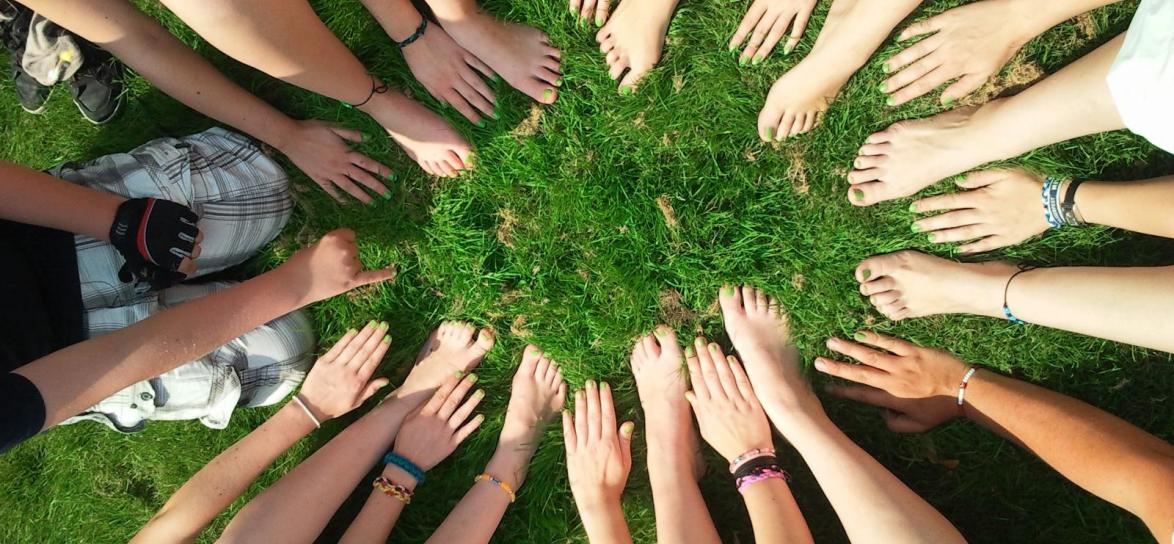 Grupa ręce w kole