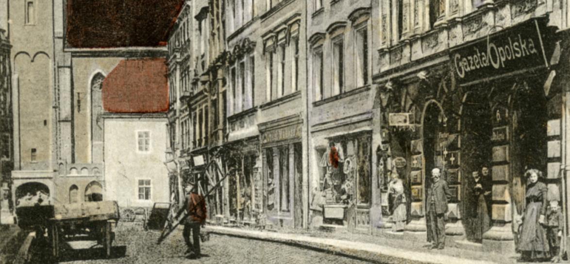 Kadr - B. Koraszewski przed redakcją „Gazety Wyborczej”