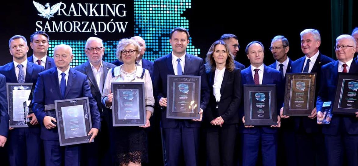 wręczenie nagrody , zdjęcie wspólne