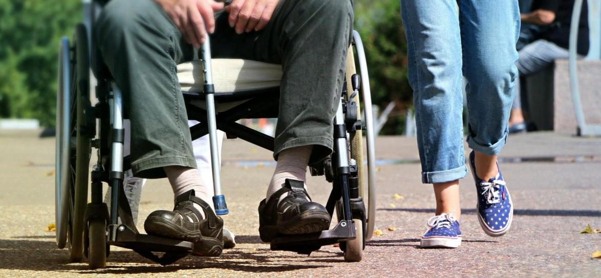 Osoba niepełnosprawna na wózku