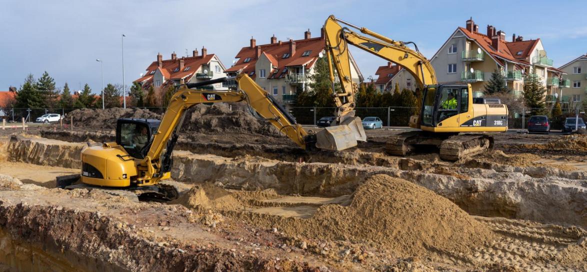 Prace budowlane przy tężni