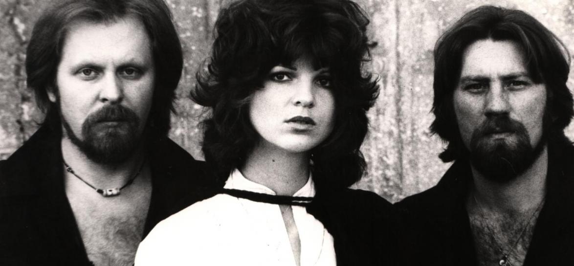 Zdjęcie zespołu  2 plus 1 (jedna kobieta, dwóch mężczyzn)