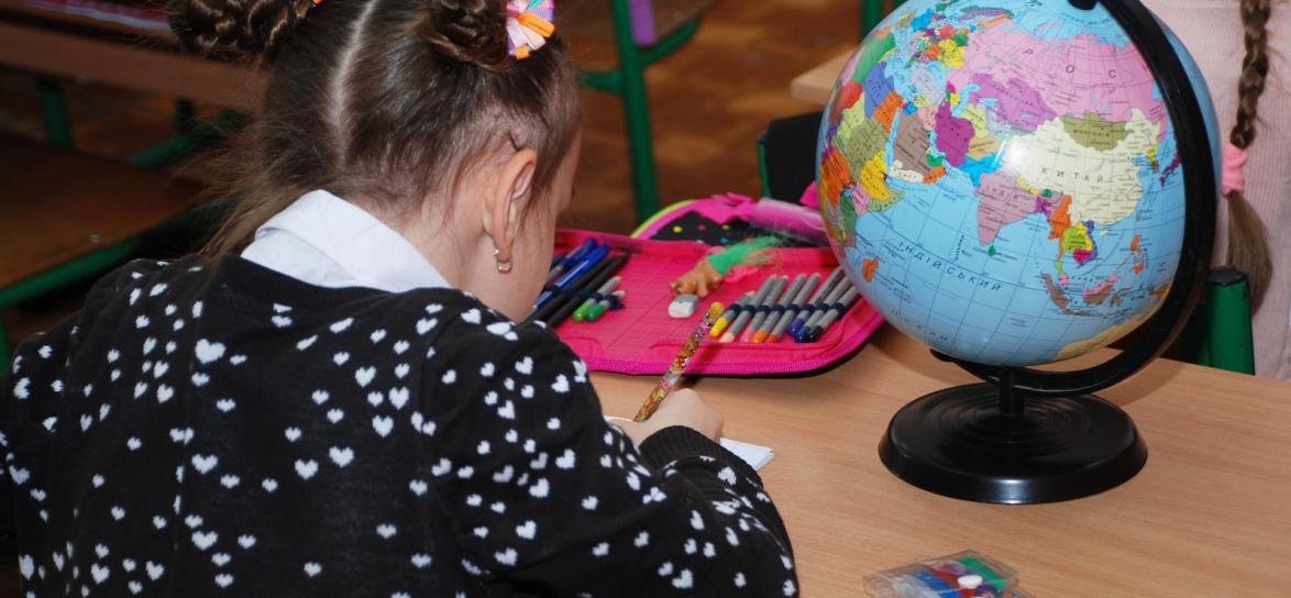 Dziewczynka podczas lekcji