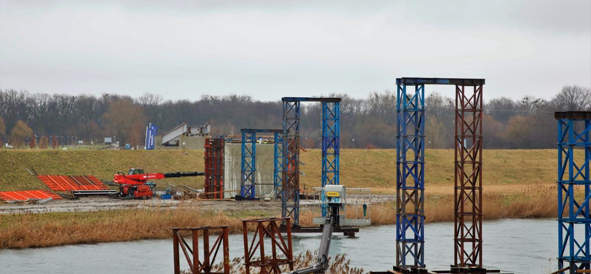 Budowa przeprawy przez Kanał Ulgi