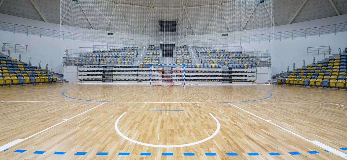 Wnętrze - trybuny w Stegu Arenie