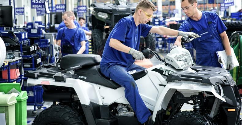 pracownik firmy polaris