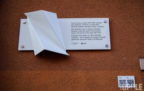 Tablica upamiętniająca Bena Muthofera