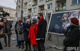 Wystawa plenerowa "PRL epoka szarej codzienności" Wystawa plenerowa "PRL epoka szarej codzienności"