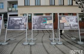 Wystawa plenerowa "PRL epoka szarej codzienności" Wystawa plenerowa "PRL epoka szarej codzienności"