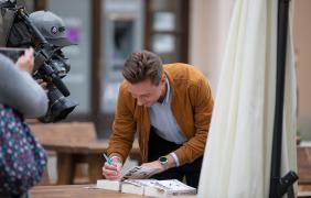 Konferencja, Krystian Pesta