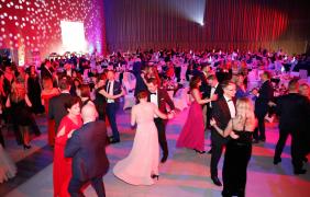 fot. Witold Chojnacki Parkiet pełen par był czymś, co towarzyszyło nam przez cały bal.