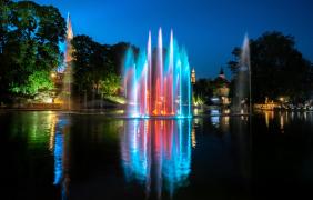 fot. P. Szpala Staw zamkowy z grającą fontanną