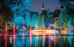 fot. P. Szpala Staw zamkowy z grającą fontanną