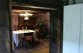 Muzeum Wsi Opolskiej -  wnętrze izby przygotowanej na Boże Narodzenie