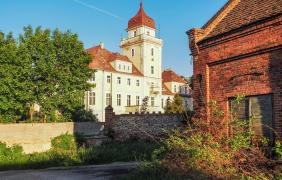 Pałac w Dąbrówce Górnej