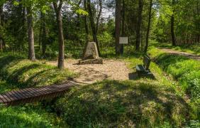 Lasy Grudzickie, pomnik leśniczego