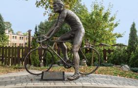 Niwki, pomnik Joachima Halupczoka fot. Przemysław Supernak, SuperGlob