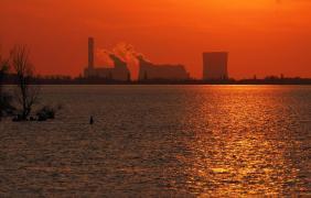 Jezioro Turawskie Duże, w tle Elektrownia Opole fot. Przemysław Supernak, SuperGlob